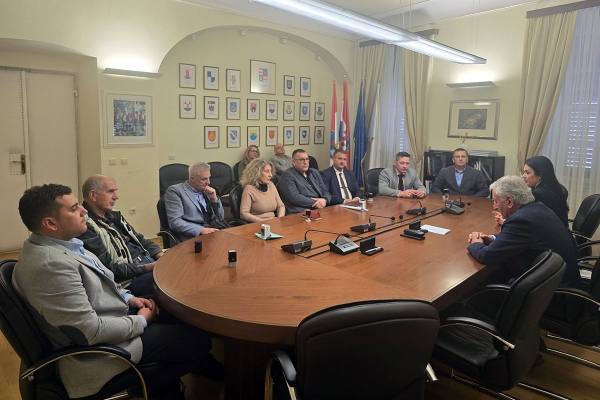 Potpisani ugovori; Županija sufinancira poticajne mjere za zdravstvene radnike u zdravstvenim ustanovama