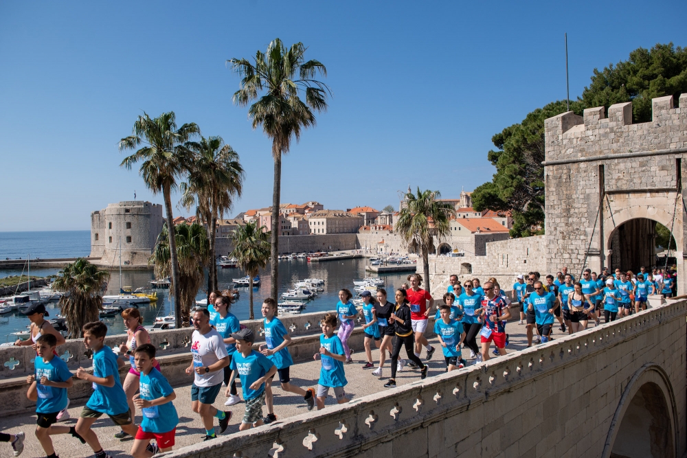 Pet kilometara dobrote: Du Motion i udruga &ldquo;Tata je tata&rdquo; trče za djecu bez roditelja