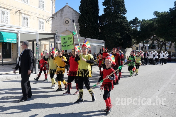 Župski karnevo pro&scaron;etao cavtatskom rivom i obi&scaron;ao zdravice kroz Postranje (FOTOGALERIJA)