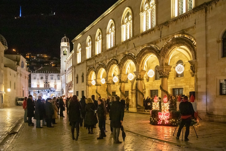 Večeras se pali druga adventska svijeća - Pred nama bogat zimski festivalski vikend