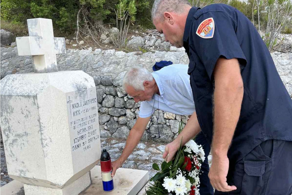 Povodom obljetnice velikog tragičnog požara 1983. godine položeni vijenci na mjestu pogibije Nikole Jakobu&scaron;ića Nikića