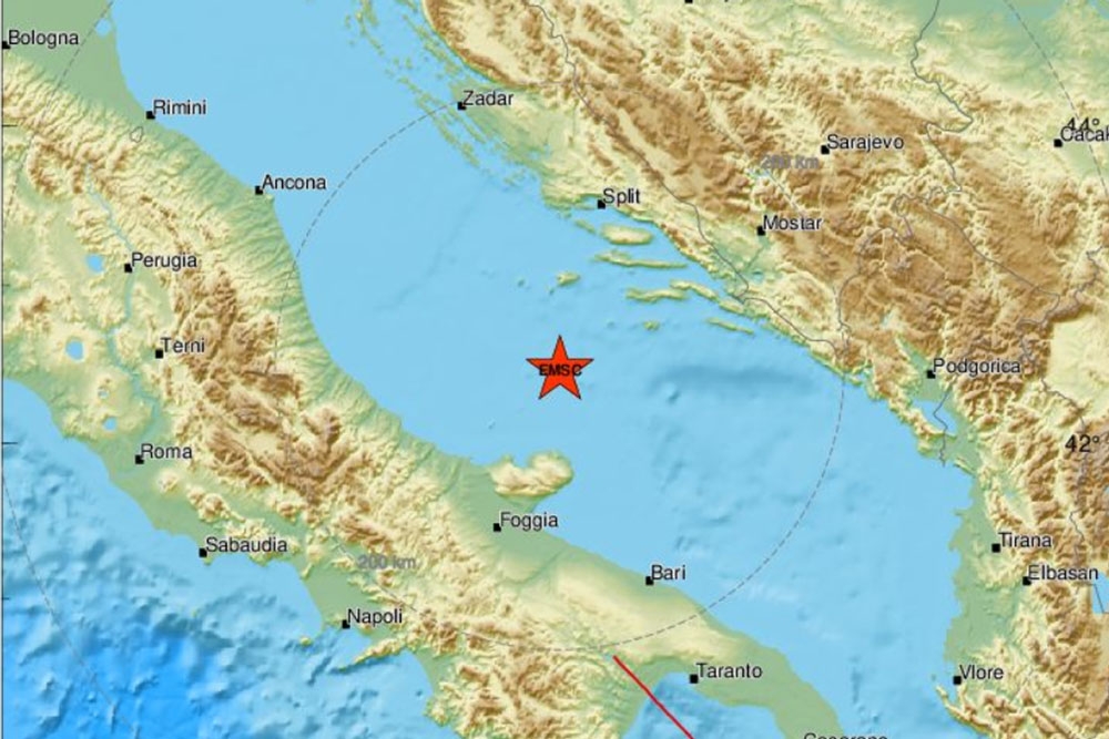 Jak potres u Jadranskom moru magnitude 5.4 s epicentrom tridesetak kilometara zapadno od Palagruže