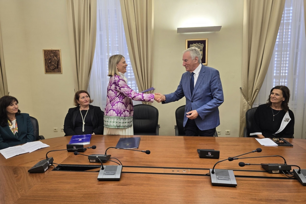 Državna tajnica Raguž uručila vrijedne ugovore Županiji i Centru za poduzetni&scaron;tvo