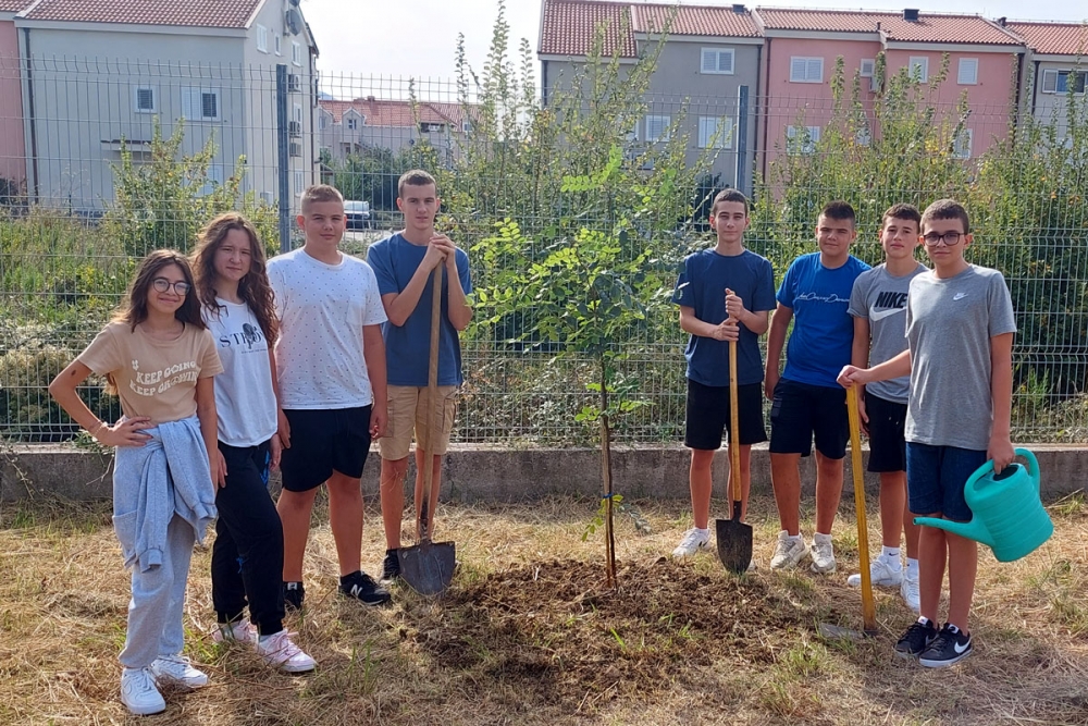 Treća generacija osma&scaron;a župske &scaron;kole zasadila svoju sadnicu rogača