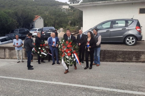 Položeni vijenci u spomen na najmlađeg poginulog dubrovačkog branitelja Josipa Zvona