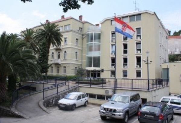 U dvori&scaron;tu zgrade Policijske uprave u petak javna prodaja pronađenih i napu&scaron;tenih stvari