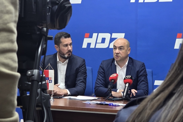 Konferencija za medije i zavr&scaron;no priopćenje kandidata za župana Blaža Peza