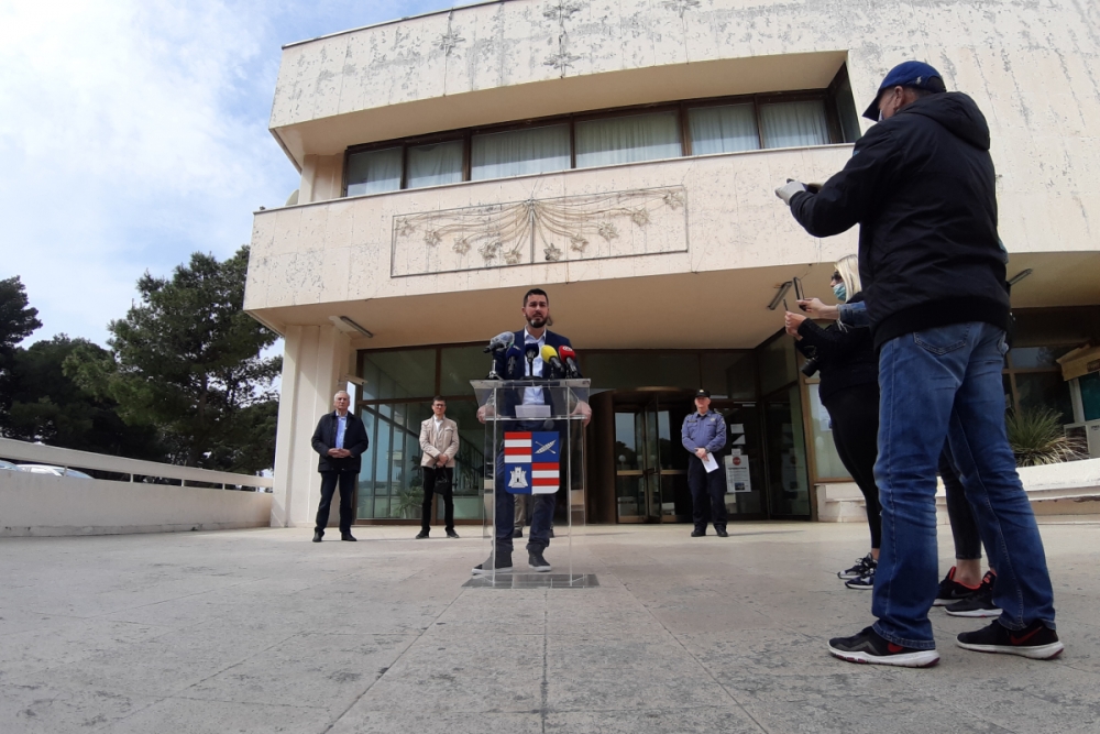 Stožer CZ županije; Danas tri nova pozitivna slučaja, vijest o zaraženim djelatnicama ljekarne nije točna