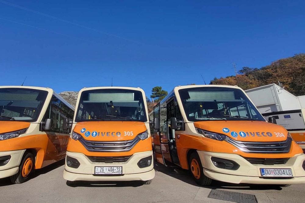 Pomlađen vozni park; Libertasu isporučena tri midi gradska autobusa proizvođača Iveco