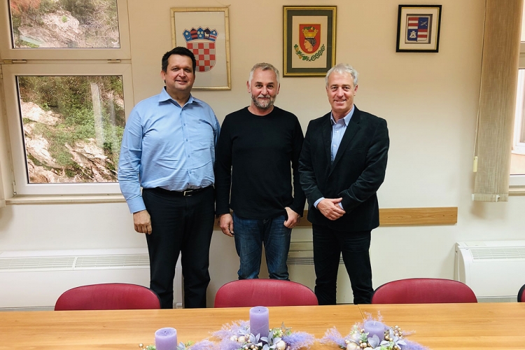 Nardelli primio arheologa Domagoja Perkića povodom nagrade za provedeni istraživački rad