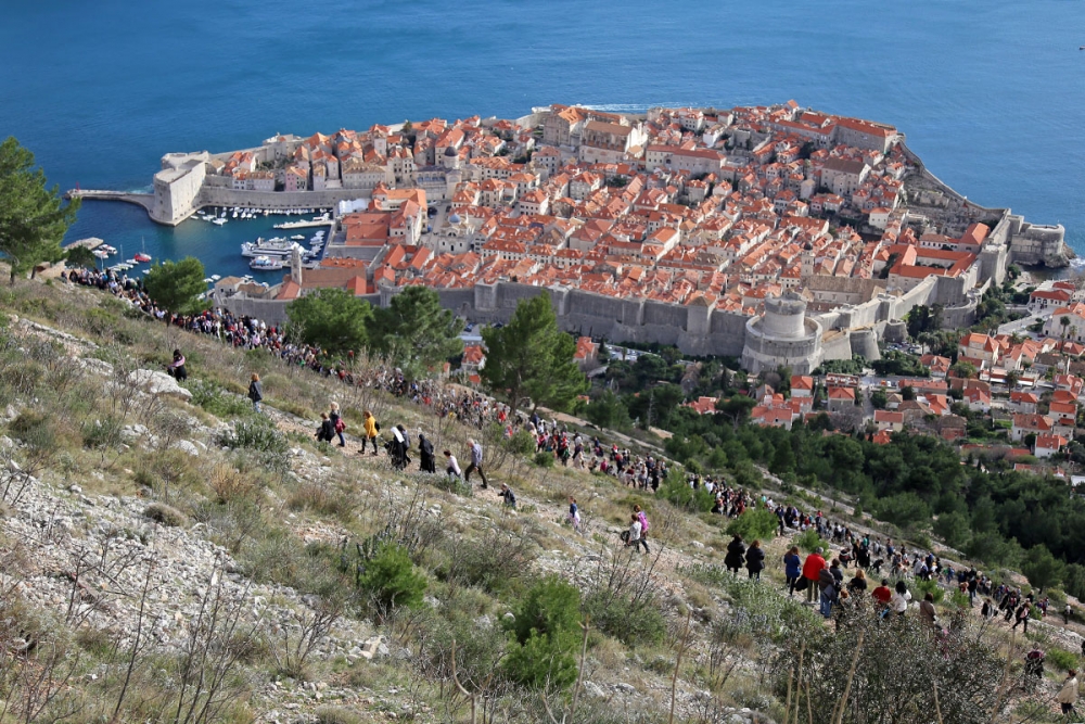 Zbog nevremena se odgađa križni put na Srđ koji se trebao moliti danas