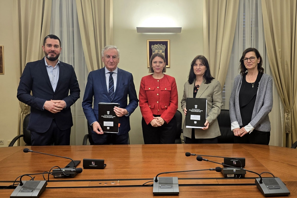 Državna tajnica Raguž Županiji i DUNEA-i uručila ugovore o dodjeli bespovratnih sredstava za pet projekata