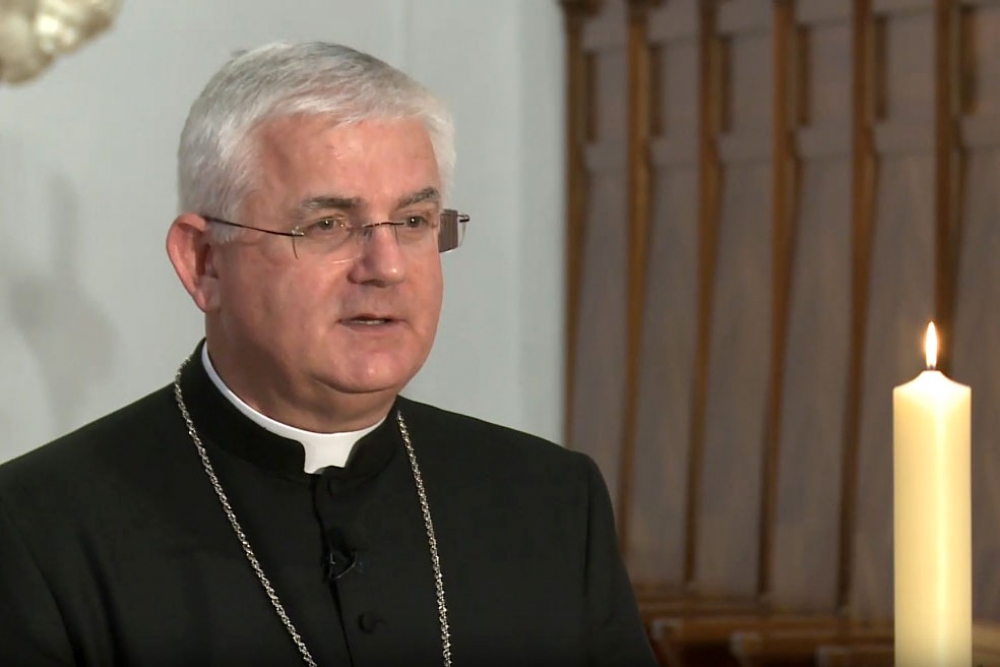 Mons. Mate Uzinić poziva na po&scaron;tivanje mjera; Ograničenje okupljanja do 15 osoba vrijedi i za crkve