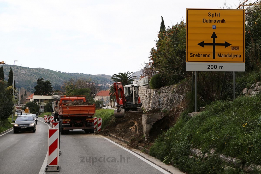 U narednim danima se nastavlja rekonstrukcija raskrižja Srebreno, uređenje spoja s ulicom Bruna Bu&scaron;ića