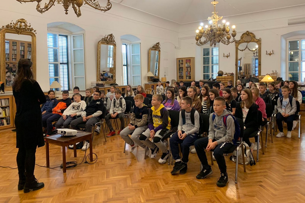 Mjesec hrvatske knjige; Učenici petih razreda župske &scaron;kole u kinu te Narodnoj i Znanstvenoj knjižnici