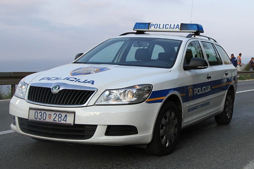 Suradnjom dviju policijskih uprava uhićeni kradljivci sportske odjeće iz trgovine u Župi dubrovačkoj