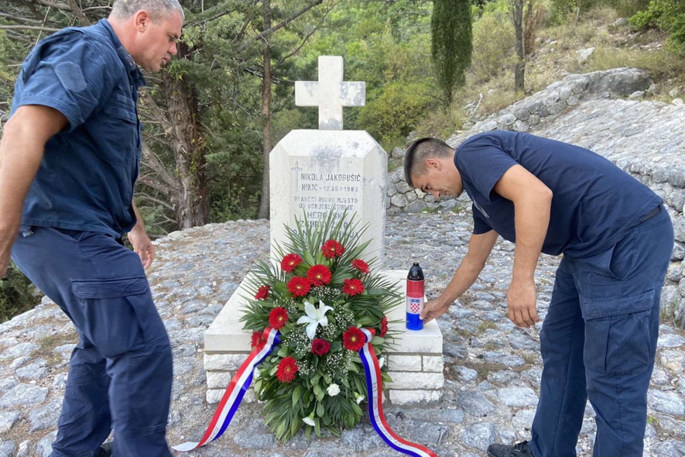 Obitelj i članovi župskog DVD-a i ove godine položili vijence na mjestu pogibije Nikole Jakobu&scaron;ića Nikića
