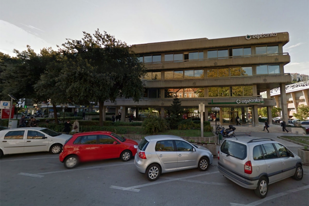 Dezinfekcija zgrade OTP banke u Vukovarskoj ulici; U jednom od ureda radila osoba pozitivna na koronavirus