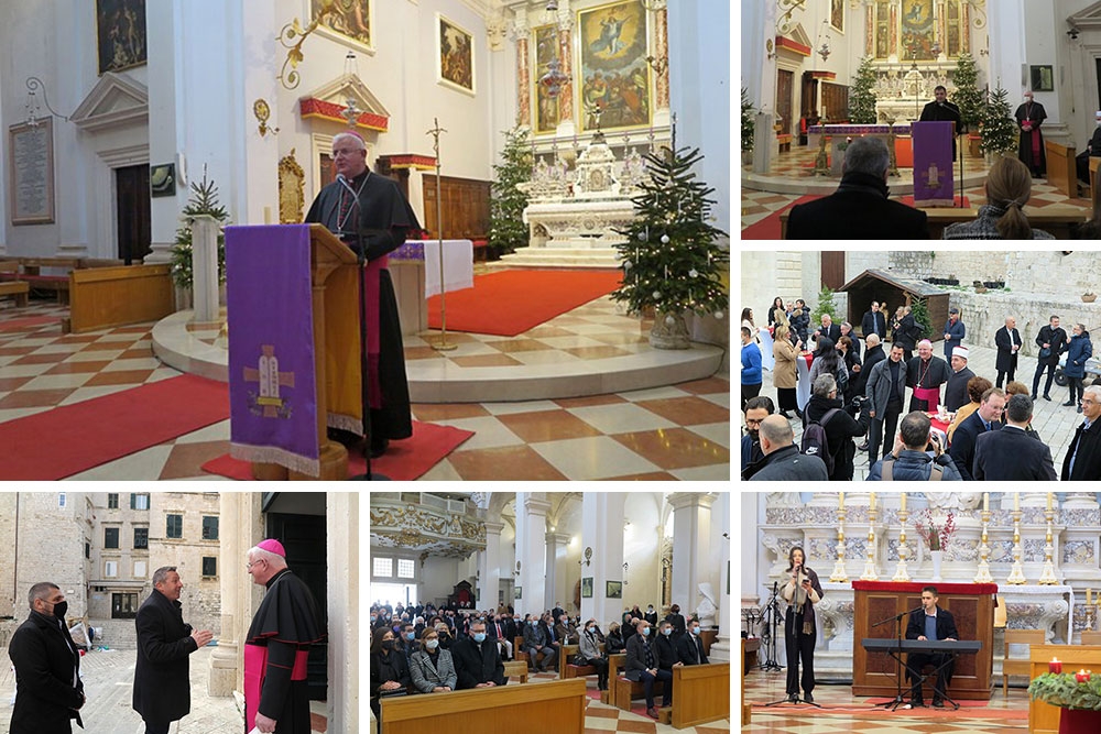 Božićno primanje kod nadbiskupa Mate Uzinića na prostoru ispred Biskupske palače (FOTO)
