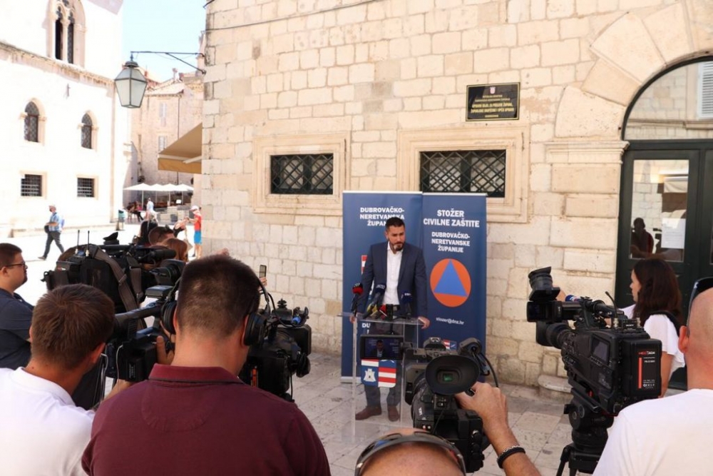 U na&scaron;oj županiji ostaju trenutno važeće mjere, javna okupljanja do 15 osoba, obiteljske svečanosti do 8 osoba