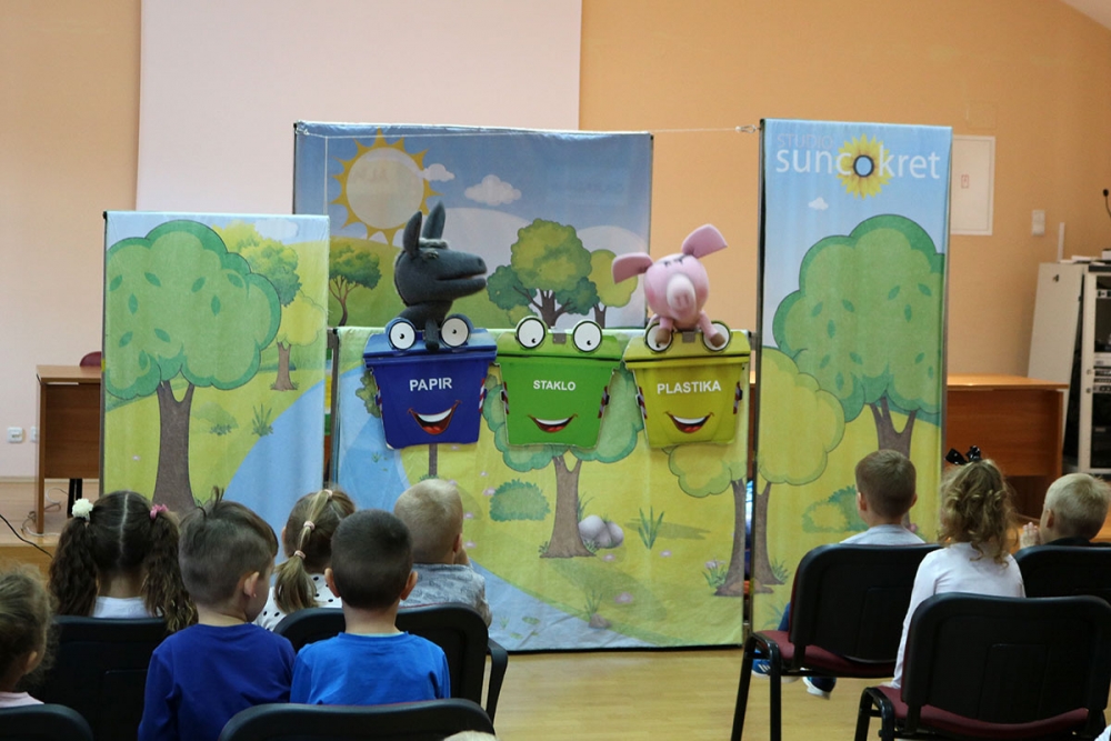 U župskom vrtiću prikazana predstava &bdquo;Zelena priča&ldquo; u izvedbi Studija Suncokret (FOTO)