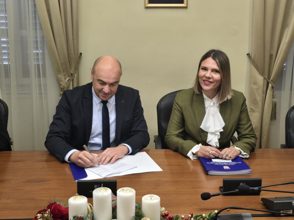 Državna tajnica Raguž za sufinanciranje projekata u županiji uručila ugovore vrijedne četiri milijuna eura