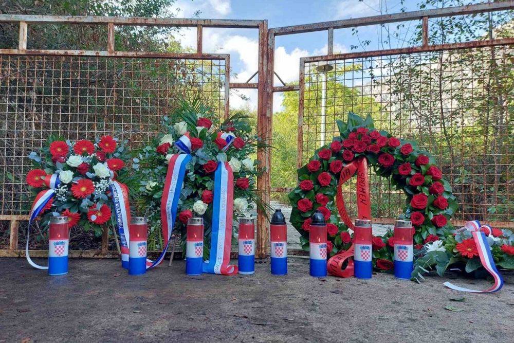 Ispred crnogorskog logora Morinj odana počast svima koji su u tom logoru bili mučeni i zlostavljani