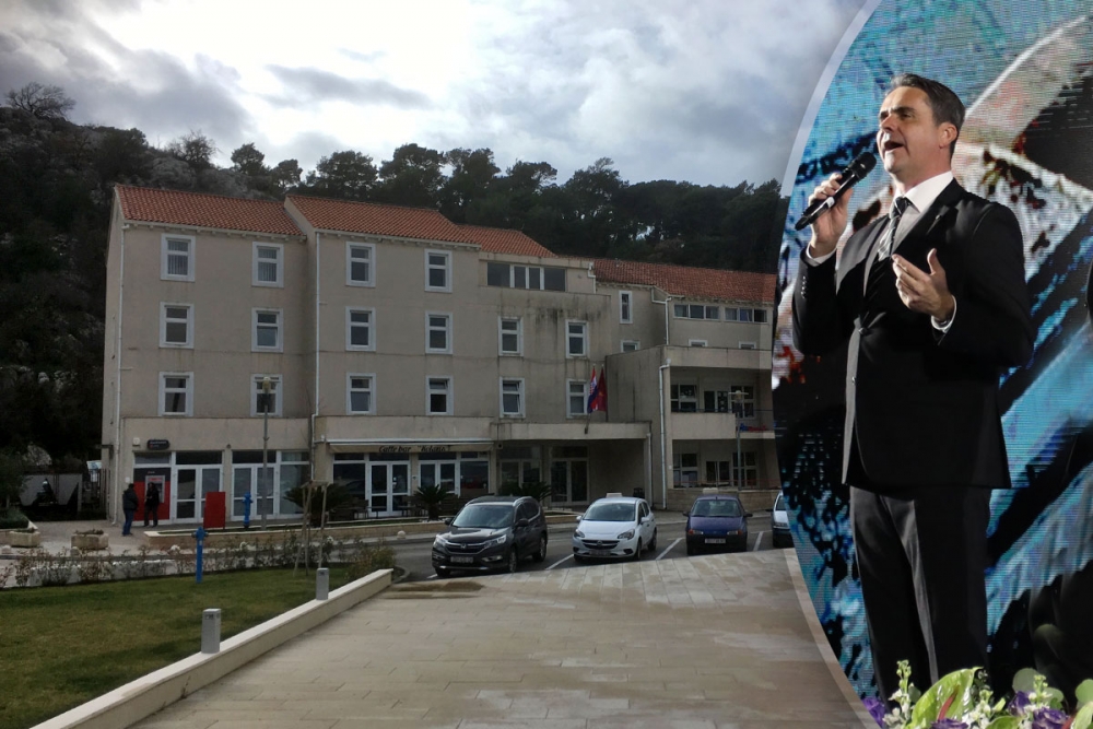 Koncert Đanija Stipaničeva u utorak, 20. kolovoza na trgu ispred zgrade Općine