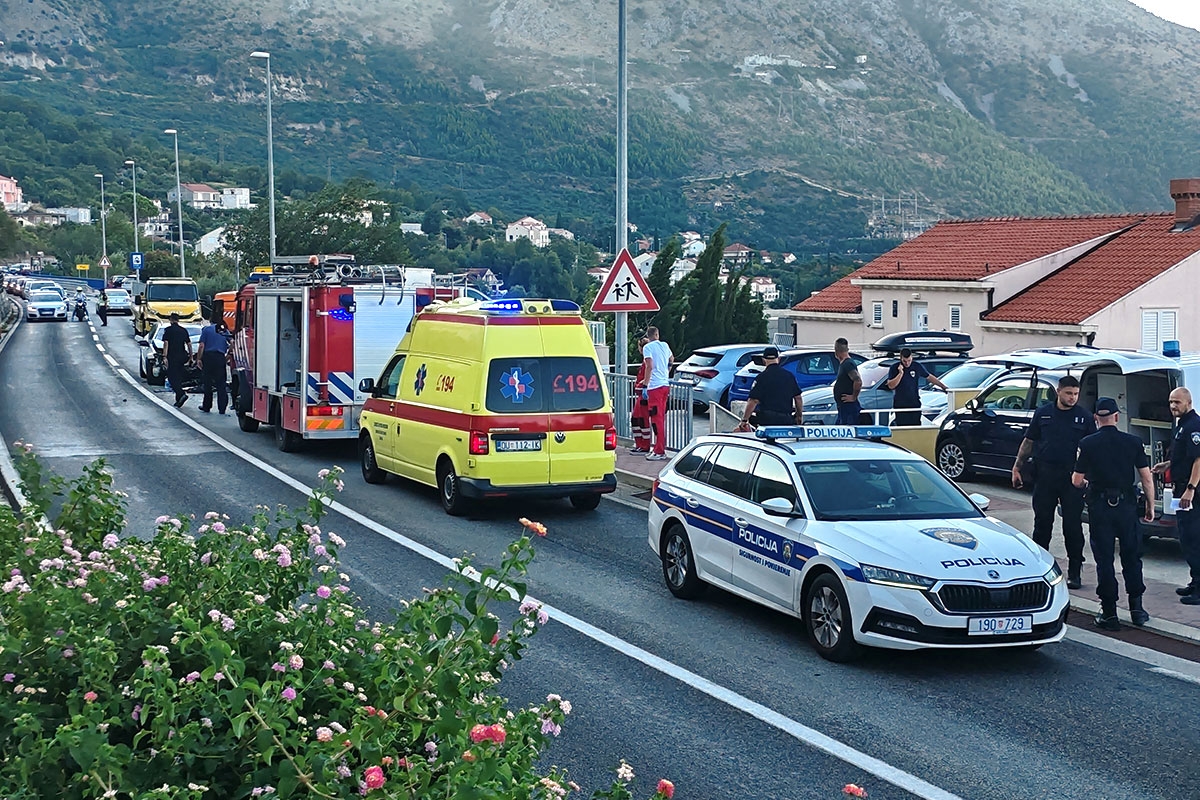 Policijsko izvje&scaron;će o nesreći u Solinama; 40-godi&scaron;nji državljanin Kosova pre&scaron;ao na suprotnu prometnu traku