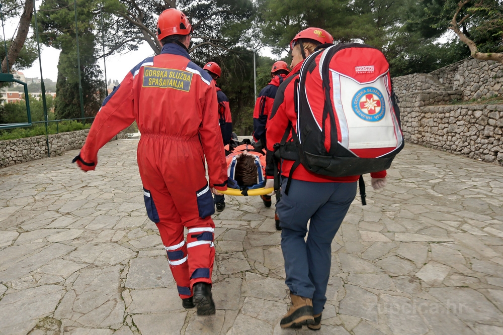 Pripadnici HGSS-a iz Dubrovačko-neretvanske županije na ispomoći u poplavom pogođenim područjima u BiH