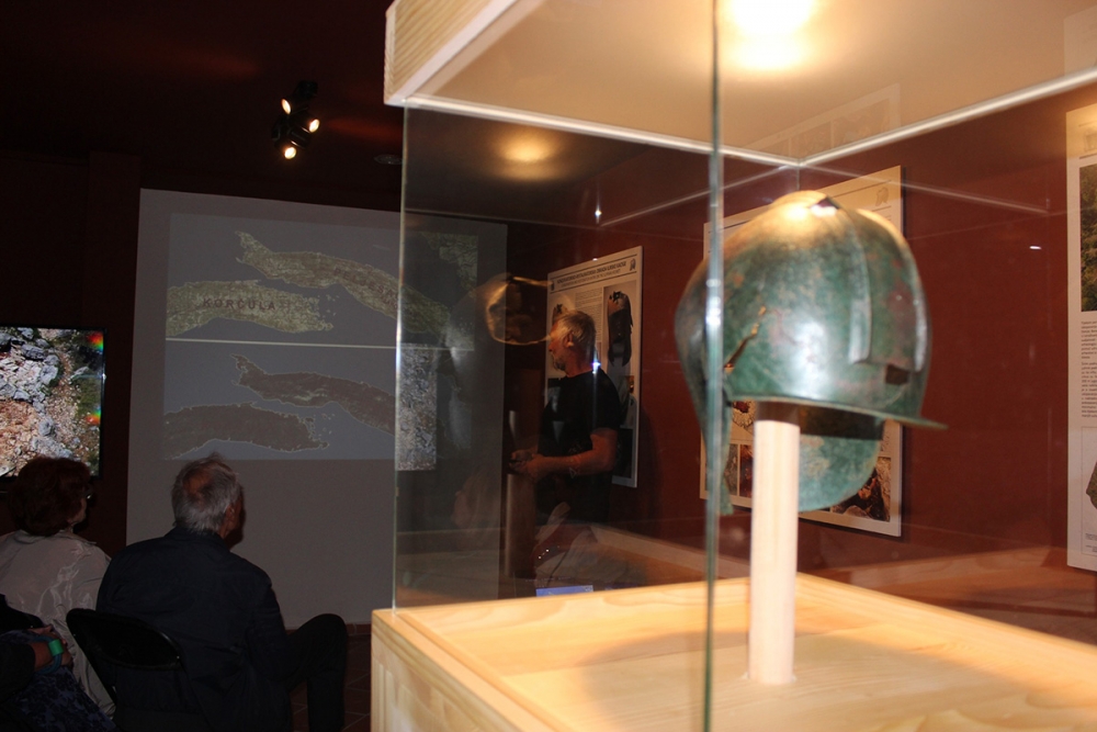 Izložba "Ilirska kaciga iz Zakotorca", autora Domagoja Perkića gostuje u Pomorskom muzeju Orebić