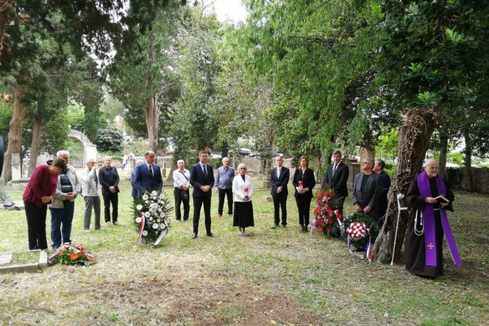Polaganjem vijenaca na Boninovu i Domobranskom groblju obilježen Spomendan na sve žrtve Bleiburga i Križnog puta
