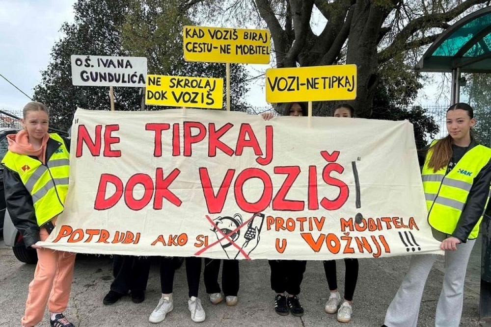 Učenici i policija zajedničkom akcijom obilježili Nacionalni dan bez mobitela u prometu
