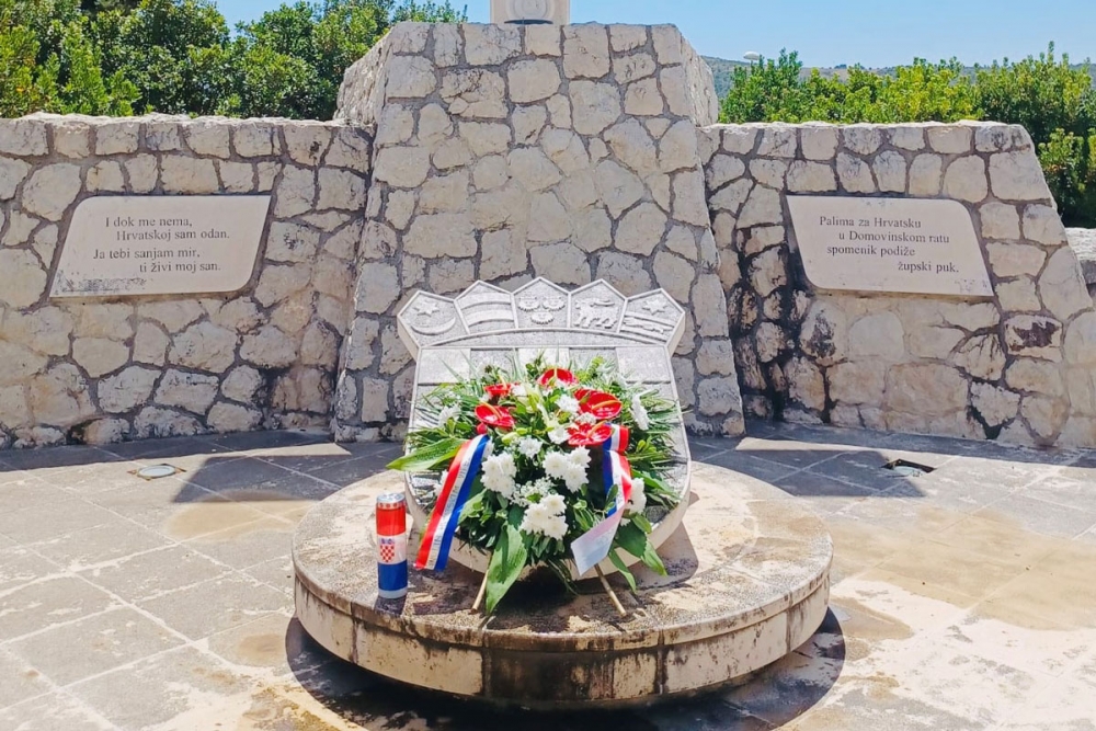 Uoči Dana pobjede i domovinske zahvalnosti i Dana hrvatskih branitelja položeni vijenci u Mandaljeni