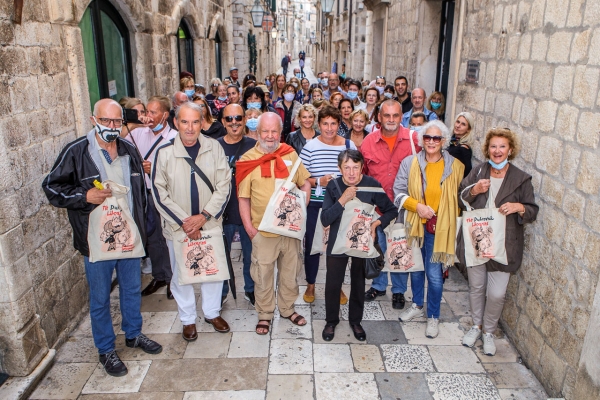 Odradila se i posljednja &scaron;etnja s Borisom Njavrom i prijateljima od Onofrijeve fontane do Zelene place