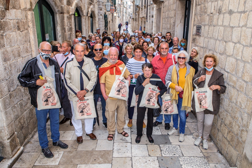 Odradila se i posljednja &scaron;etnja s Borisom Njavrom i prijateljima od Onofrijeve fontane do Zelene place