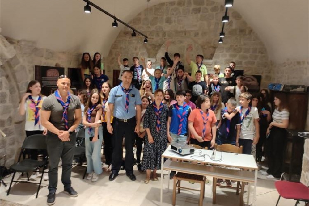 Policija skautima Dubrovačke biskupije održala predavanje o nasilju među djecom i ovisnosti