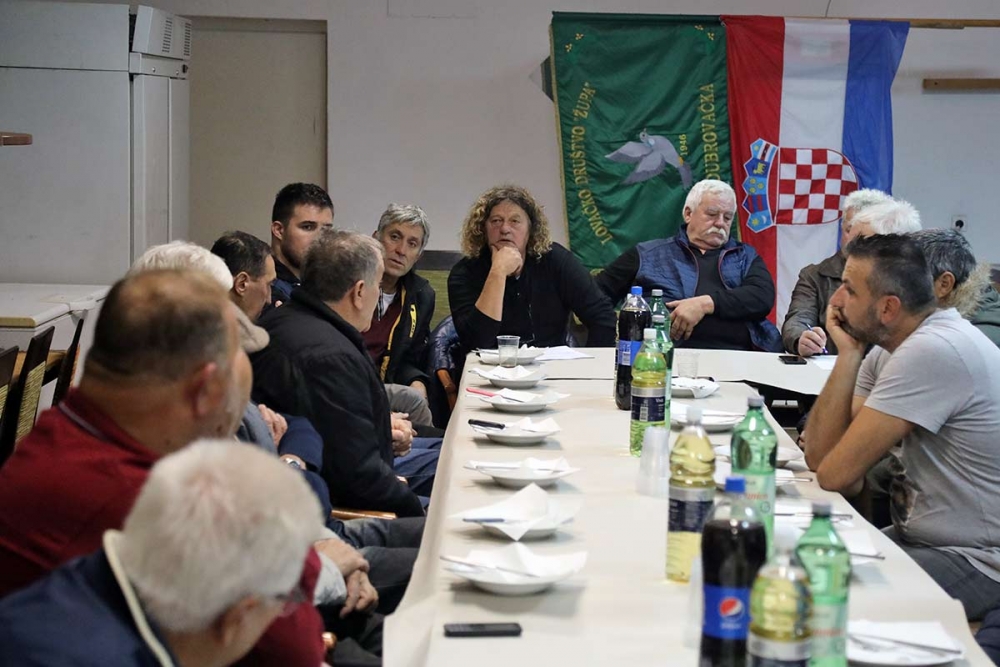 Godi&scaron;nja skup&scaron;tina Lovačkog dru&scaron;tva i druženje župskih lovaca u Domu na Donjem Brgatu (FOTO)