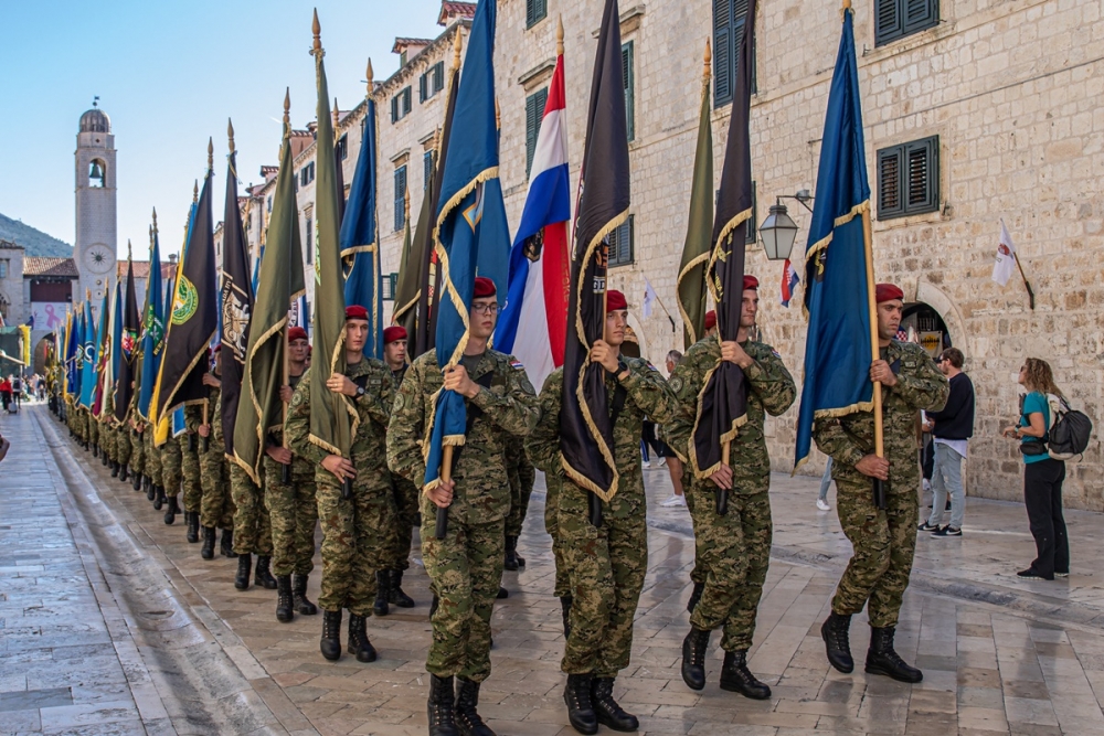 30. obljetnica oslobođenja juga Hrvatske; Polaganje vijenaca na Boninovu, mimohod na Stradunu... (FOTO)