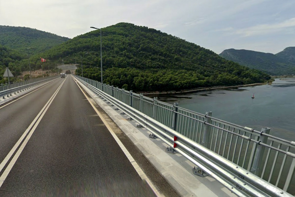 Južina stvara probleme u prometu; Između čvorova Prapratno i Doli samo osobna vozila, u prekidu i brodske linije