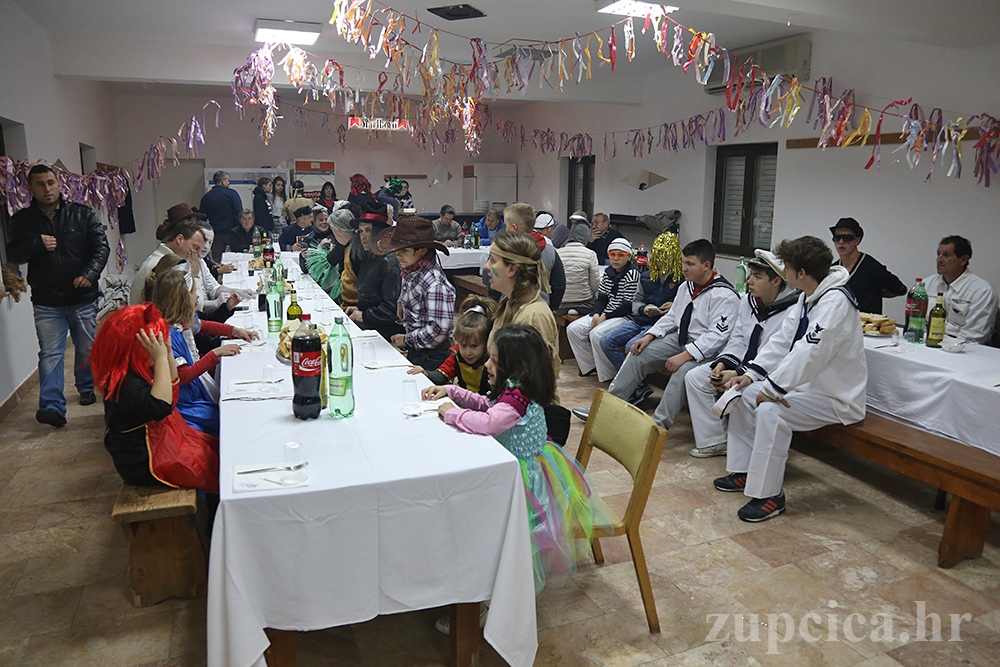 Četvrtak od poklada - Tradicionalno druženje župskih ma&scaron;kara uz &scaron;porke makarule u Buićima