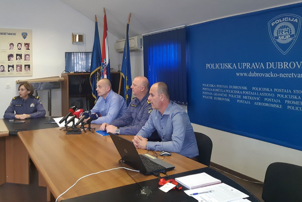 Uhićeno dvanaest osoba; Prodavali drogu na području Grada, Pelje&scaron;ca, Moko&scaron;ice i Župe dubrovačke