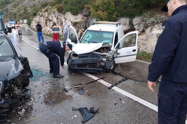 Policijsko izvje&scaron;će o jučera&scaron;njoj prometnoj nesreći na Vidikovcu; Jedna osoba teže, dvije lak&scaron;e ozlijeđene