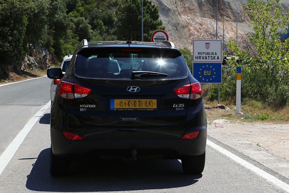 Granični prijelazi Imotica &ndash; Duži i Slano &ndash; Orahov Do privremeno međunarodni granični prijelazi