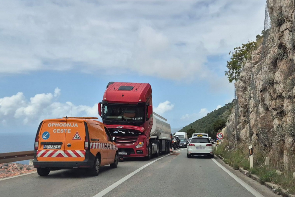 Ako ne morate ne idite prema Gradu; Pokvarila se cisterna, kolona prema Gradu od Čibače