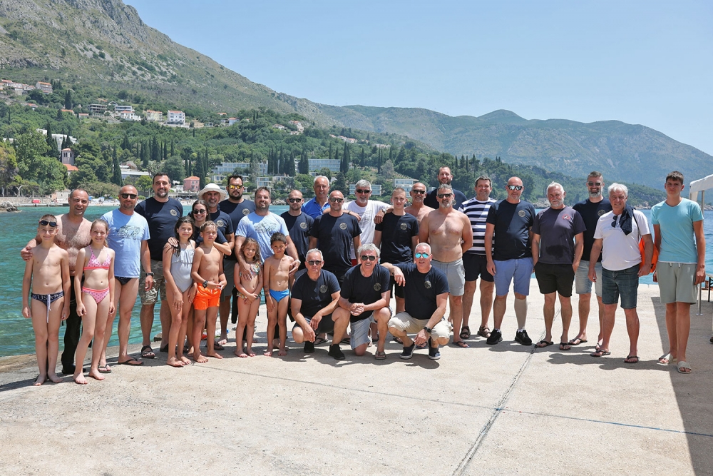 Eko akcija či&scaron;ćenja podmorja i Župski ribarski kup; Druženje ronioca i ribara uz ro&scaron;tilj na plivali&scaron;tu u Mlinima