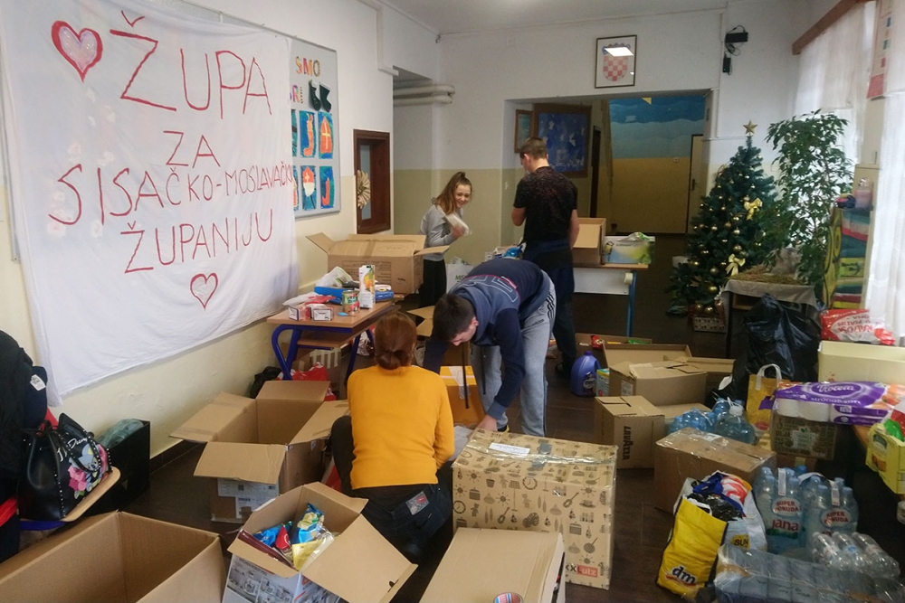 Prikupljanje pomoći za Petrinju, Sisak i Glinu u staroj &scaron;koli na Kantulama - Veliki odaziv Župljana (FOTO)