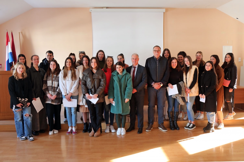 Načelnik Nardelli primio ovogodi&scaron;nje stipendiste, svečano potpisani ugovori o stipendiranju (FOTO)