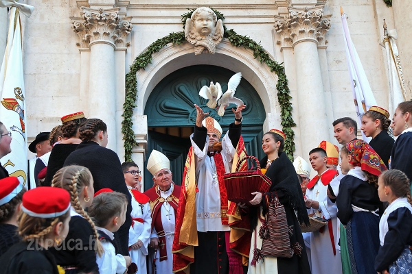 Dobro nam poznatom i dragom ceremonijom otvorena 1052. Festa sv. Vlaha  (FOTOGALERIJA)