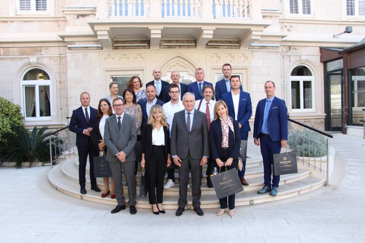 Župan Dobroslavić uručio priznanja najboljima od najboljih u turizmu Županije